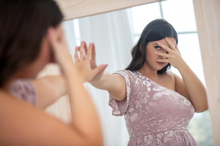 What-is-Body-Dysmorphic-Disorder-BDD-mend-zone