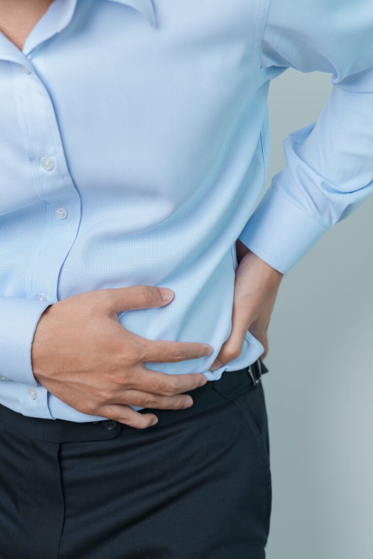 Back Pain, Abdominal Pain, High Fever Recognizing the Signs of a Kidney Infection & Taking Action