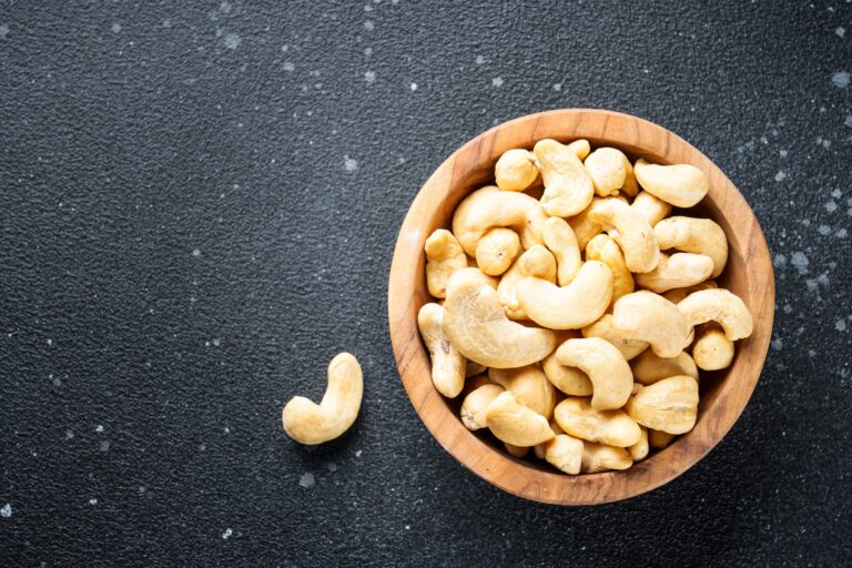 Cashew Nuts Unveiling the Incredible Health Benefits of this Nutrient Powerhouse, mend.zone